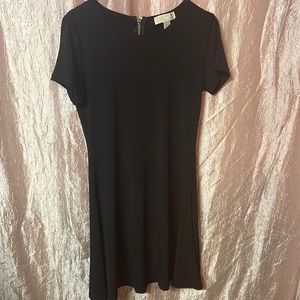Simple short sleeve dress with zipper